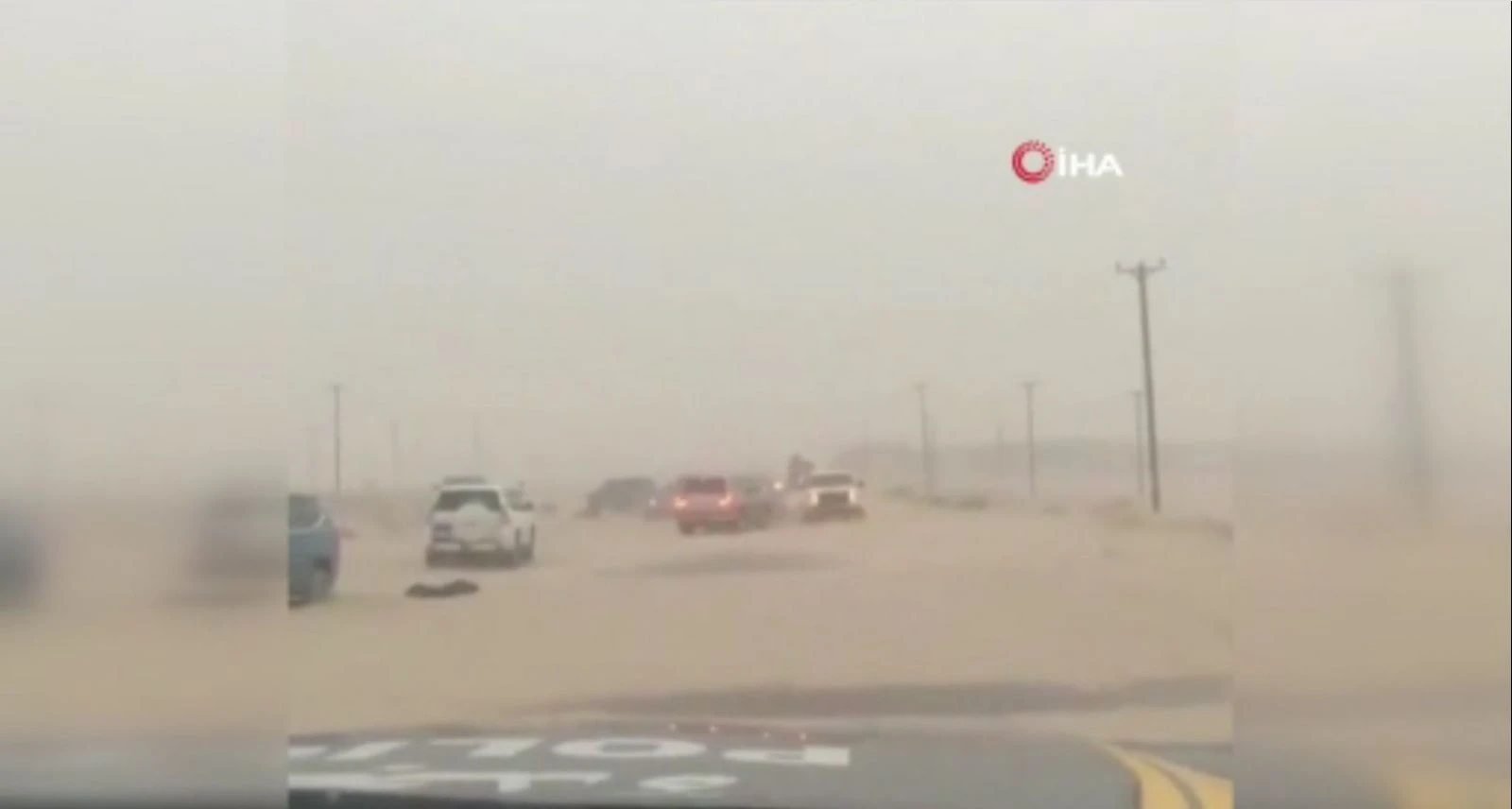 Kuveyt'i kum fırtınası vurdu gündüz geceye döndü